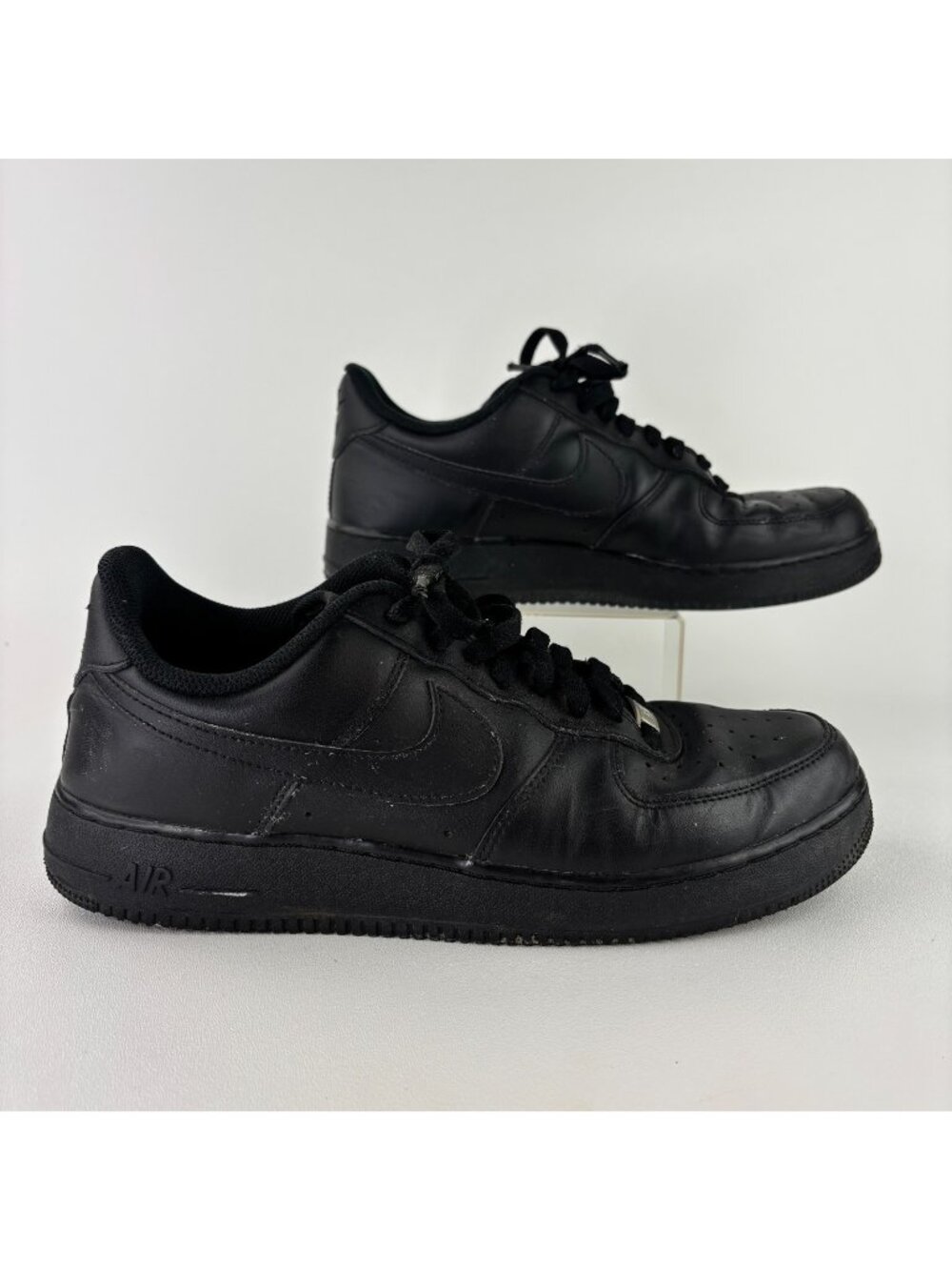 Nike Air Force 1 Shoes Mens Size 10.5 Black Leather Low Top Sneakers CW2288-001